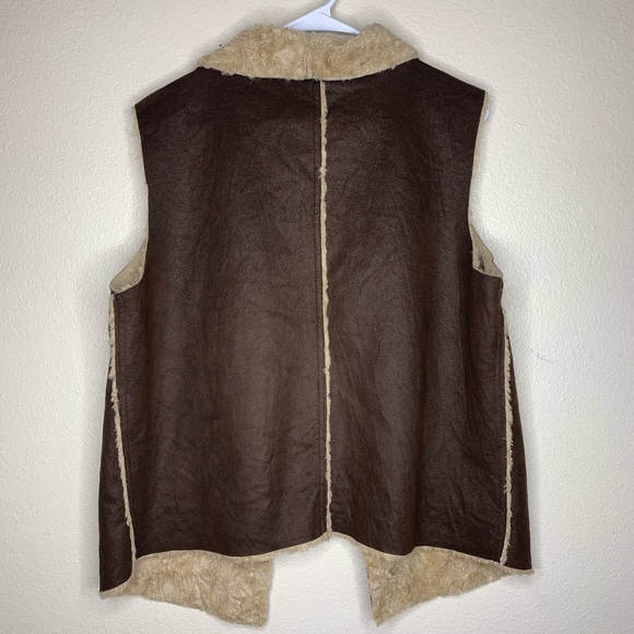 a.n.a Faux Fur Vest - Picture 2 of 3